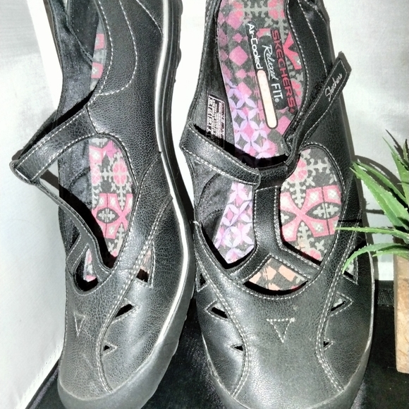 Skechers Shoes - Skechers relax fit air-cooled memory foam strappy walking comfort shoe size 10